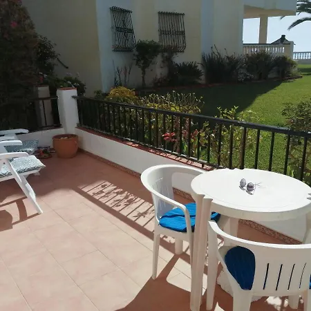 Sea & Pool View Garden Palmeras *